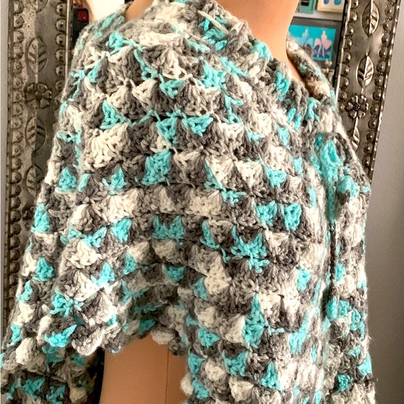 PONCHO HAND CROCHET YARN SIZE SMALL - Picture 4 of 5
